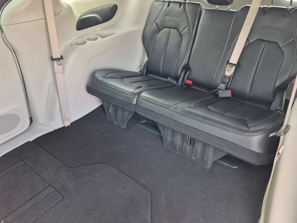 Used 2024 Chrysler Pacifica Touring-L FWD image 27