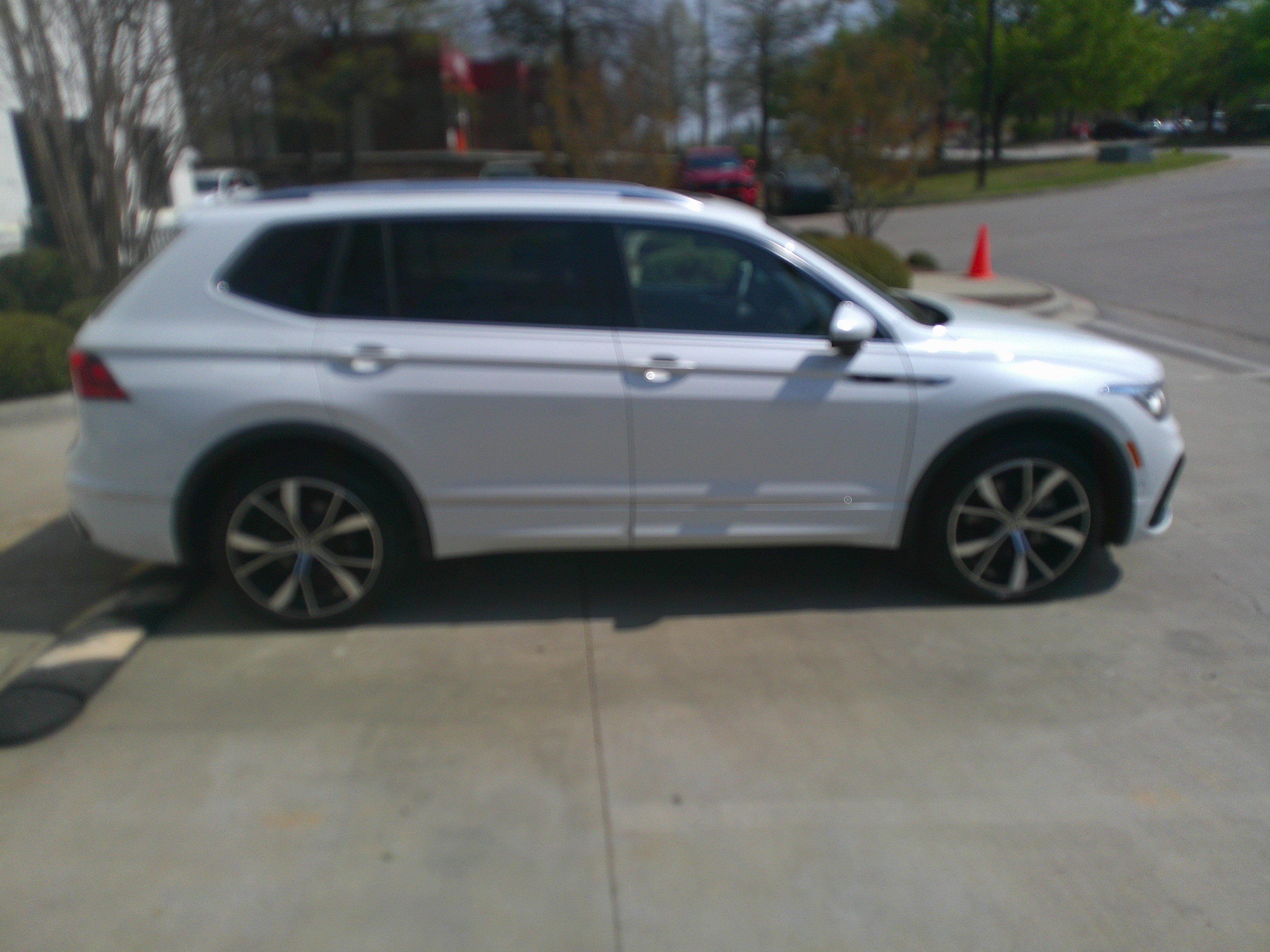 Used 2024 Volkswagen Tiguan SEL R-Line image 14