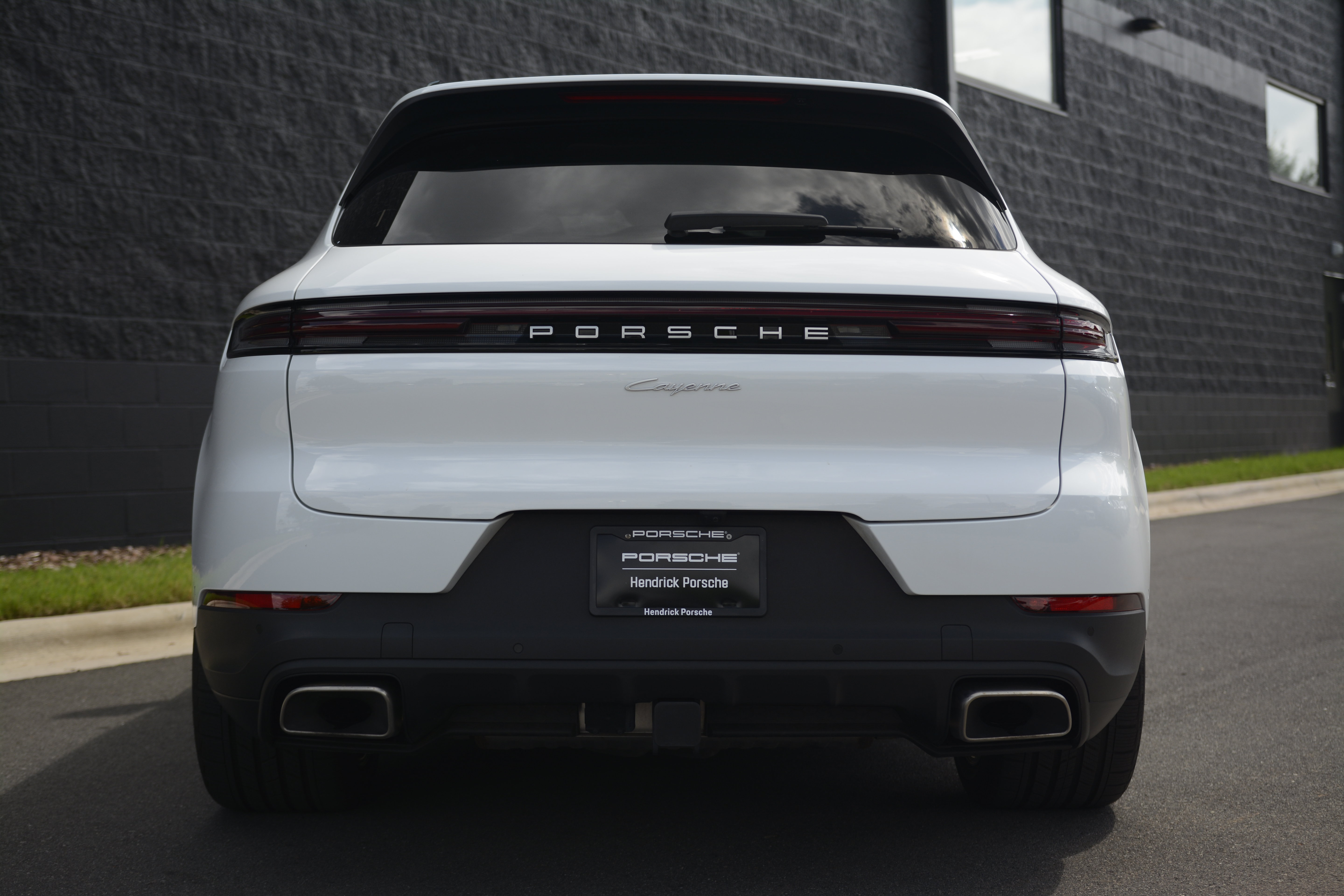 Certified 2025 Porsche Cayenne AWD/4WD image 6