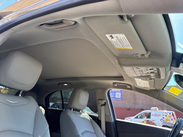Used 2022 Cadillac XT4 Luxury w/ Cold Weather Package AWD/4WD image 24
