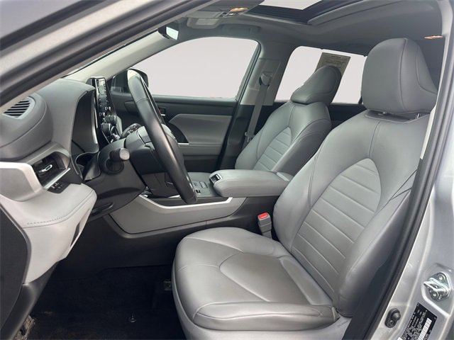 Used 2022 Toyota Highlander XLE image 9