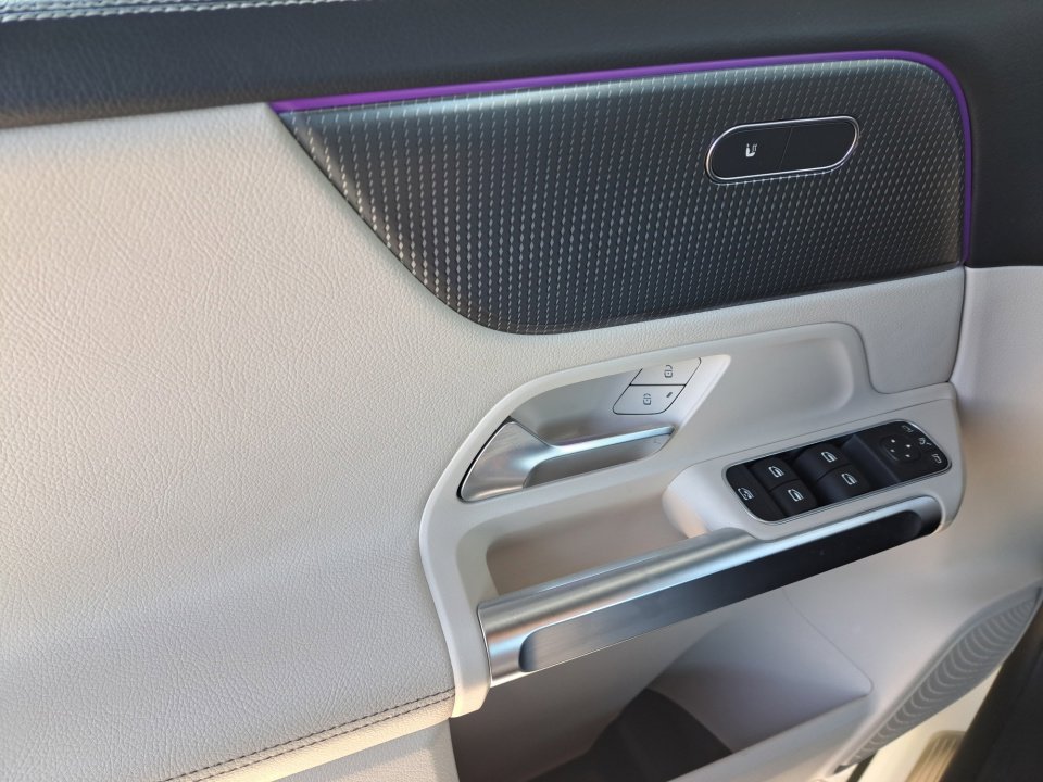 Used 2022 Mercedes-Benz GLB 250 4MATIC image 36