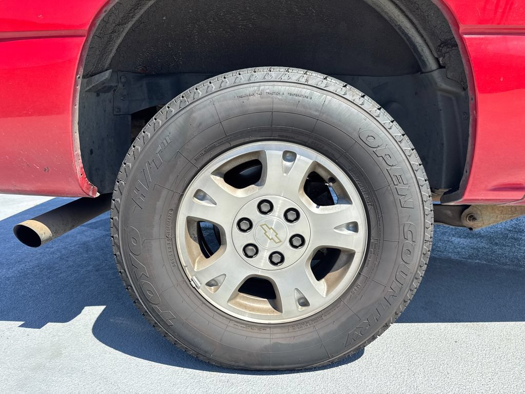 Used 2003 Chevrolet Avalanche 4x4 w/ Suspension Package, Off-Road image 17