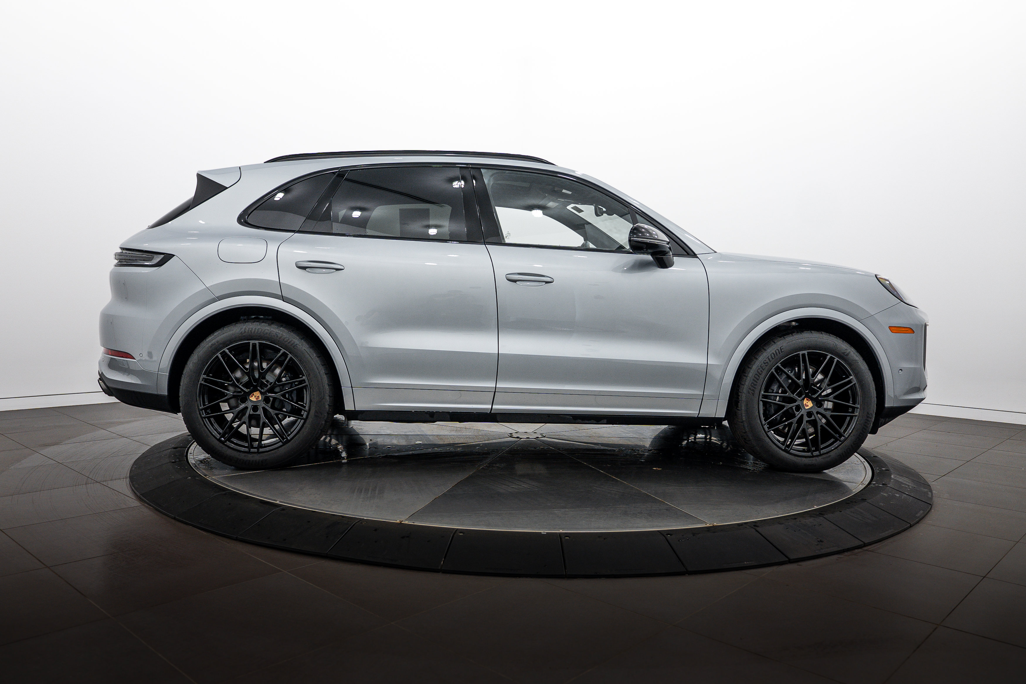 Certified 2026 Porsche Cayenne AWD/4WD image 8