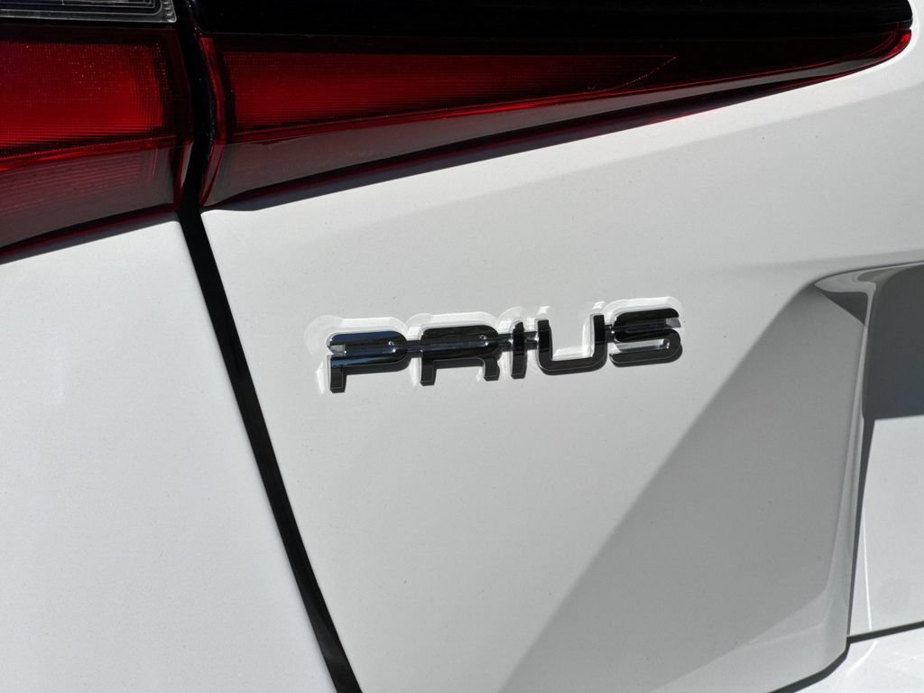 Used 2022 Toyota Prius LE FWD image 37