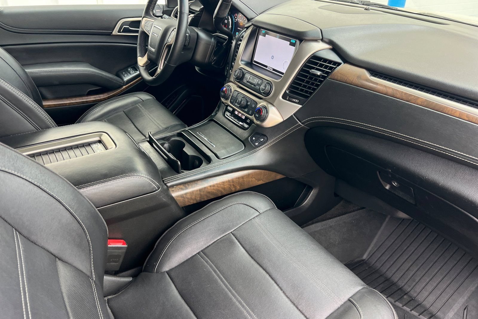Used 2018 GMC Yukon XL Denali w/ Denali Ultimate Package AWD/4WD image 15
