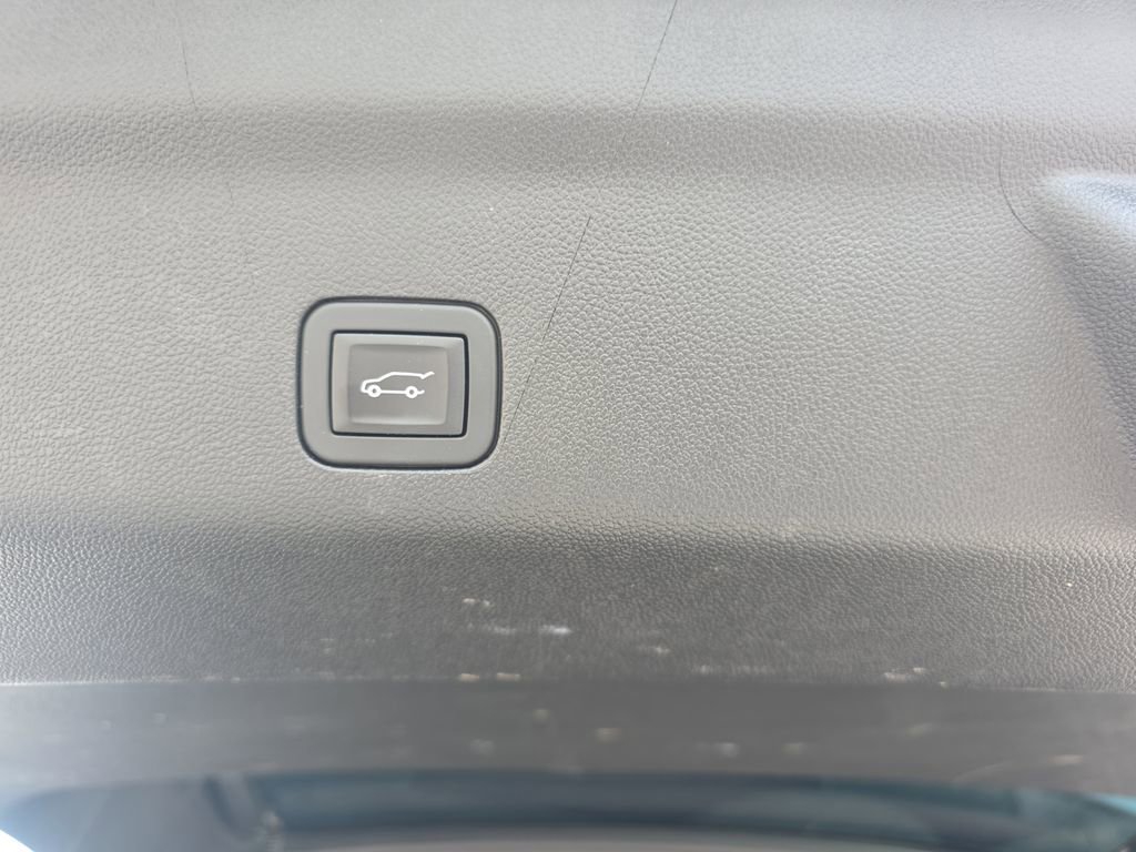 Used 2025 Chevrolet Tahoe High Country AWD/4WD image 15