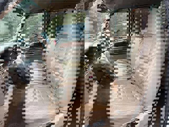 Used 2001 Ford F550 2WD Crew Cab Super Duty image 9