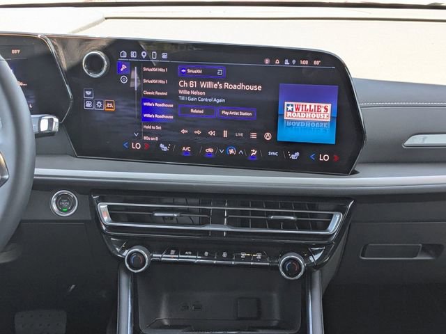 Used 2024 Chevrolet Traverse LT FWD image 17