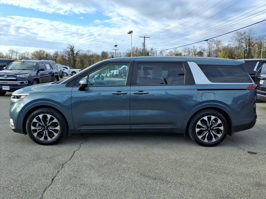 Used 2024 Kia Carnival EX image 7