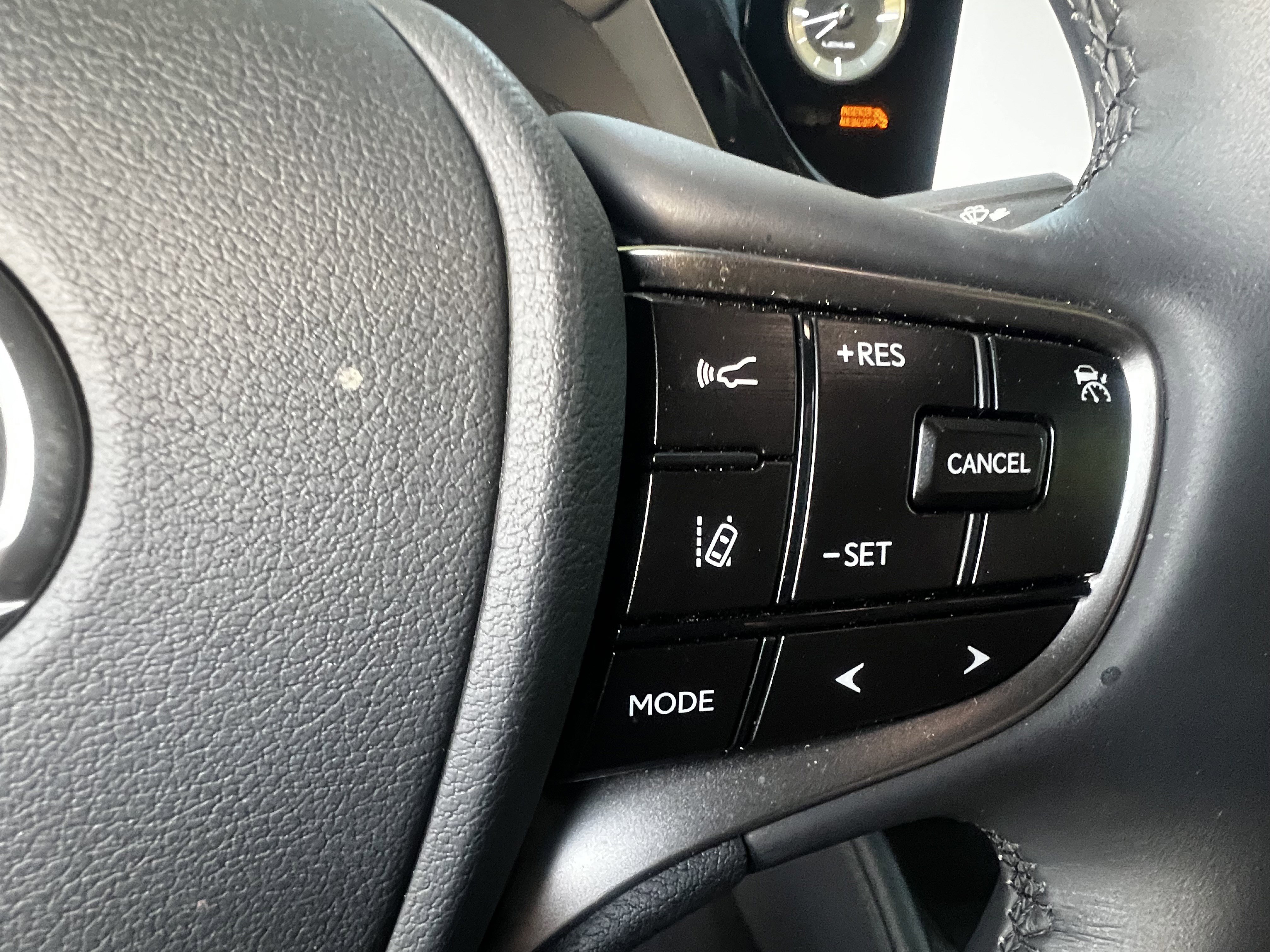 Used 2025 Lexus ES 300h w/ Premium Package image 19