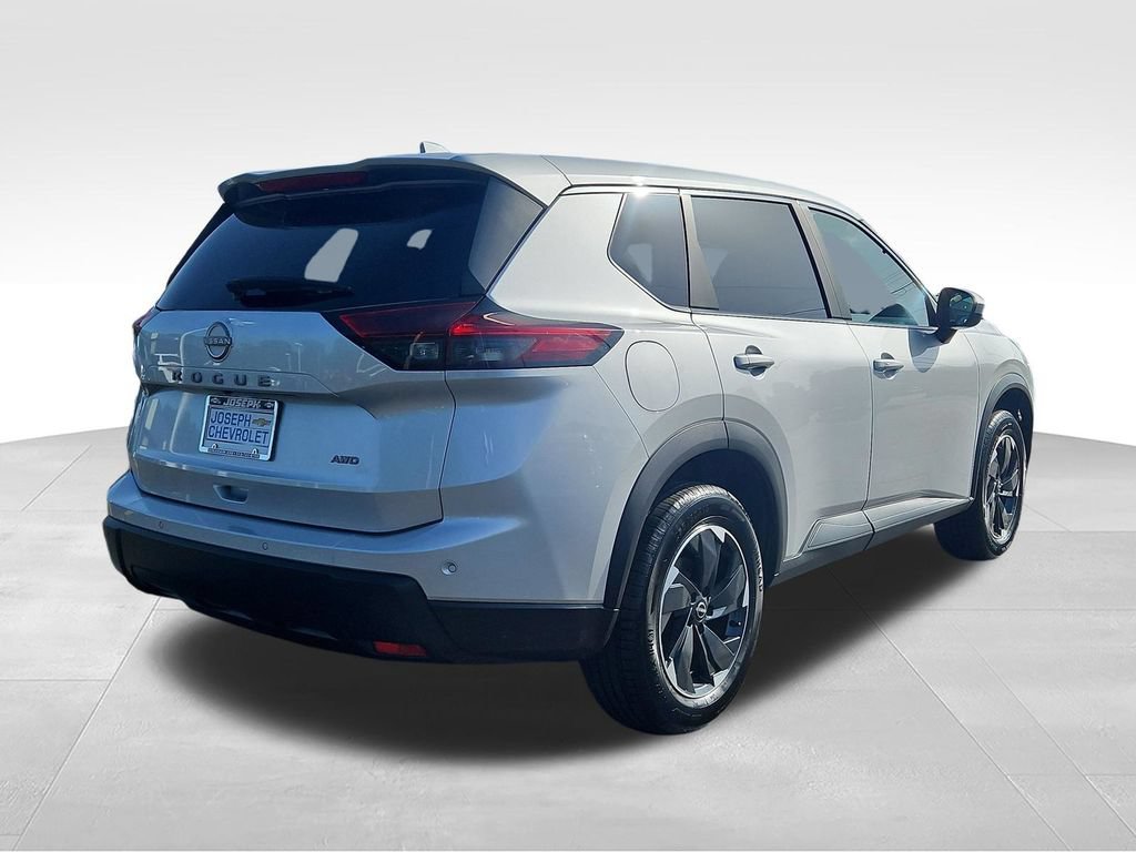 Used 2025 Nissan Rogue SV AWD/4WD image 4