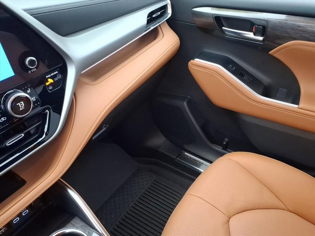 Used 2026 Toyota Highlander Platinum image 36