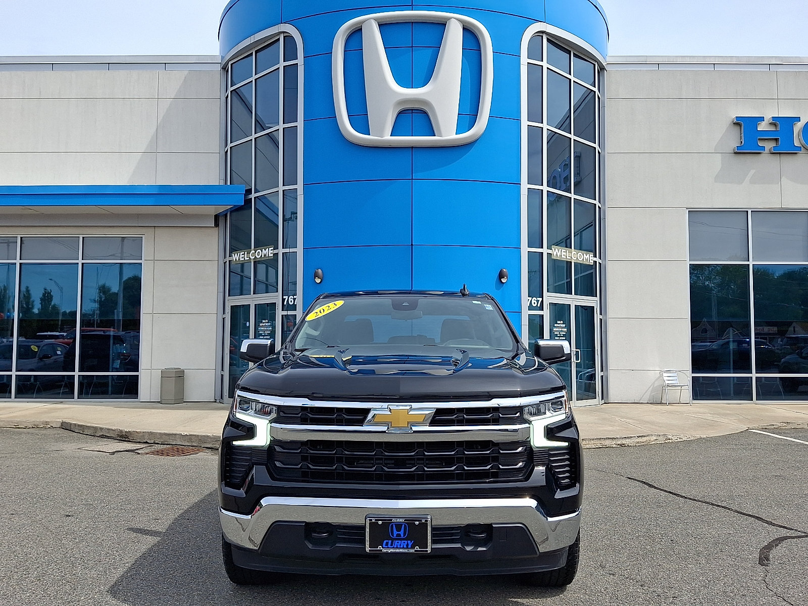 Used 2023 Chevrolet Silverado 1500 LT AWD/4WD image 2
