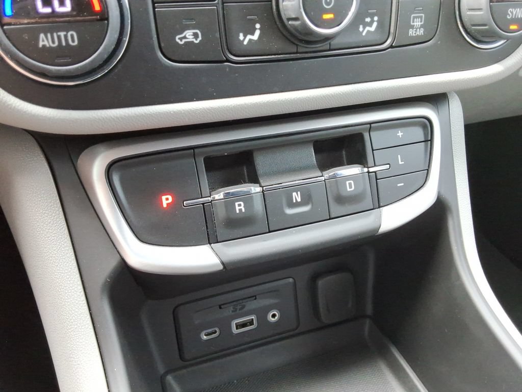 Certified 2024 GMC Terrain SLT w/ Infotainment Package II AWD/4WD image 34