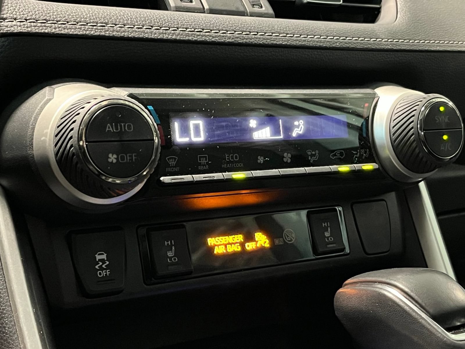 Used 2021 Toyota RAV4 XLE Premium AWD/4WD image 23