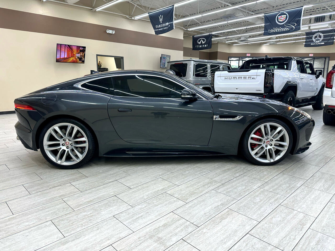 Used 2016 Jaguar F-TYPE R image 5