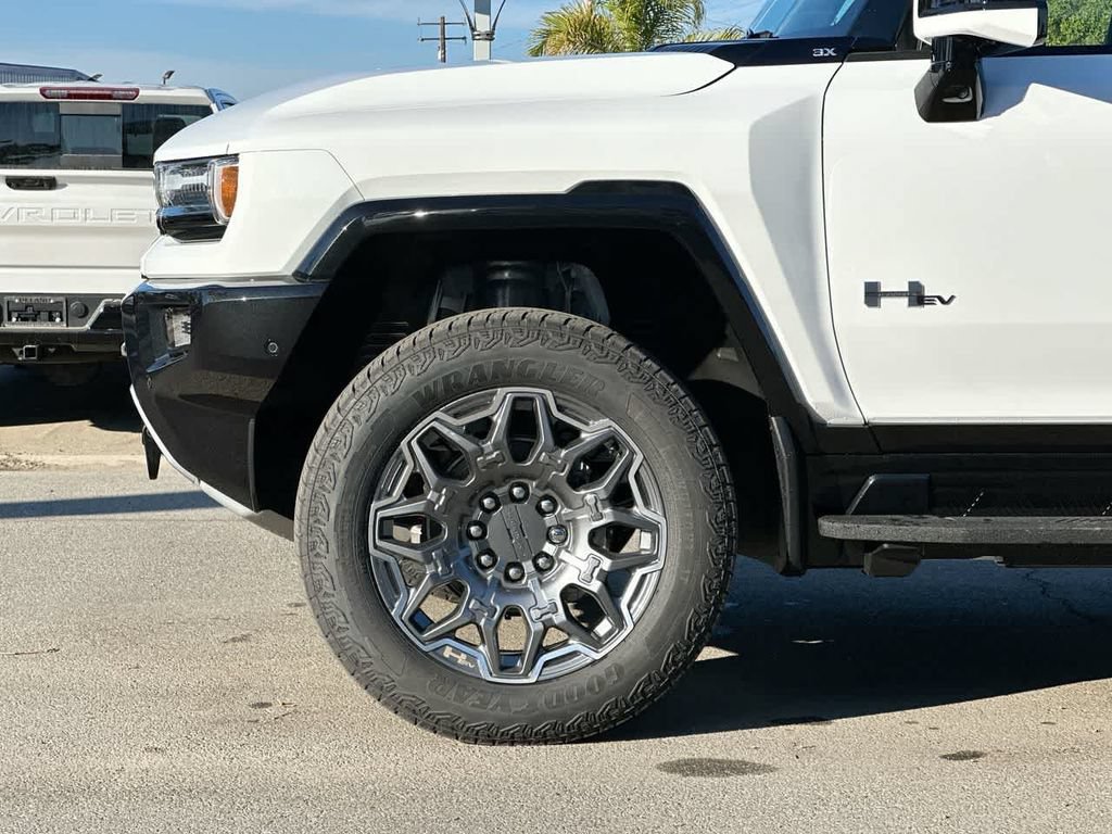 Used 2025 GMC Hummer EV 3X w/ LPO, Cargo Utility Package AWD/4WD image 34