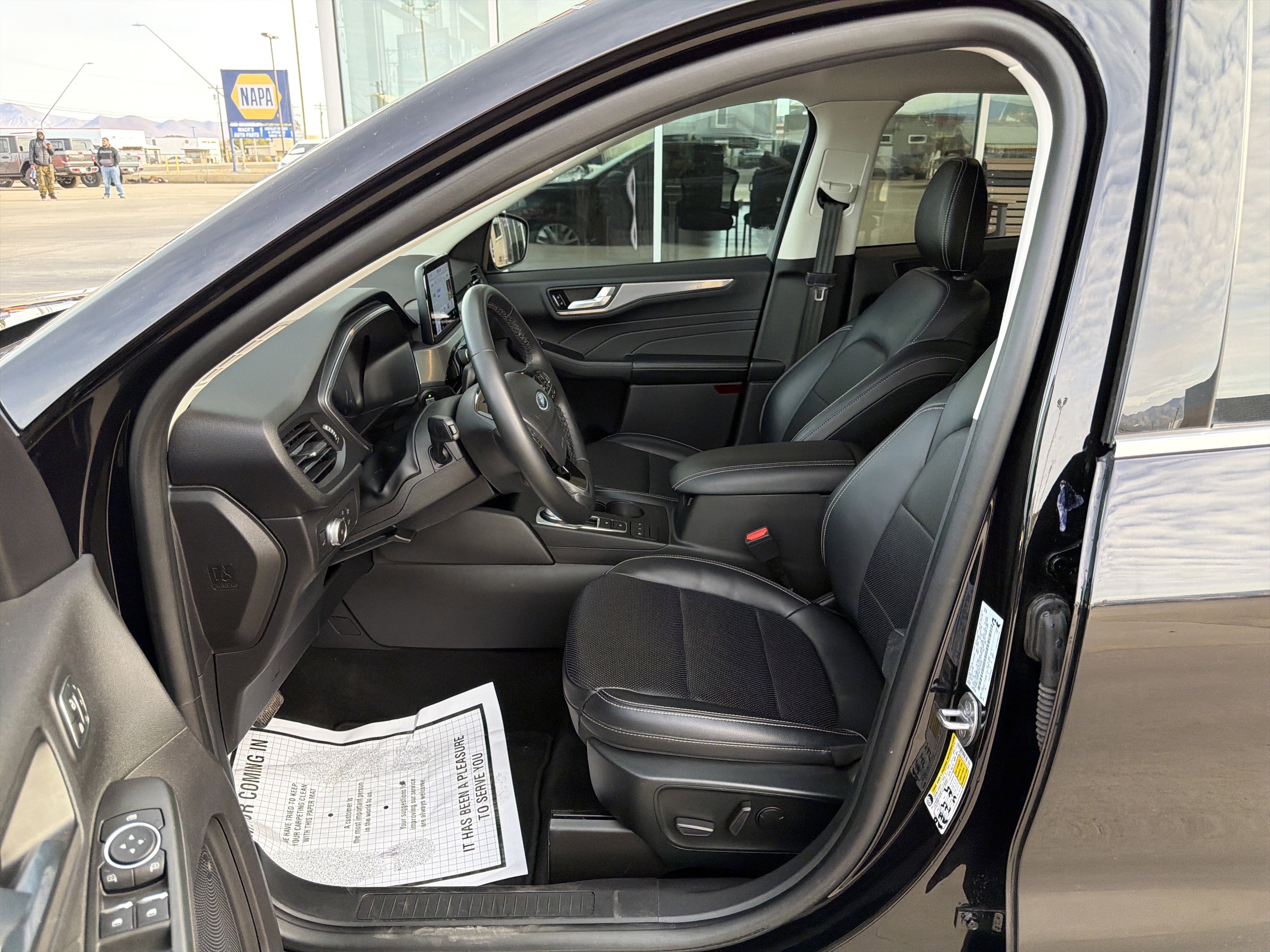 Used 2022 Ford Escape Titanium w/ Class II Trailer Tow Package image 14