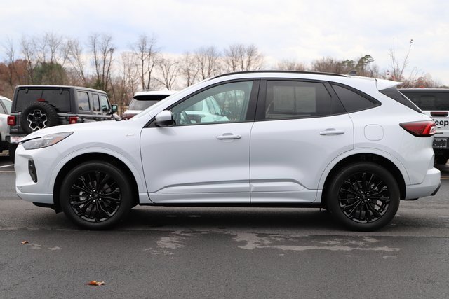 Used 2025 Ford Escape ST-Line Elite w/ Premium Technology Package image 4