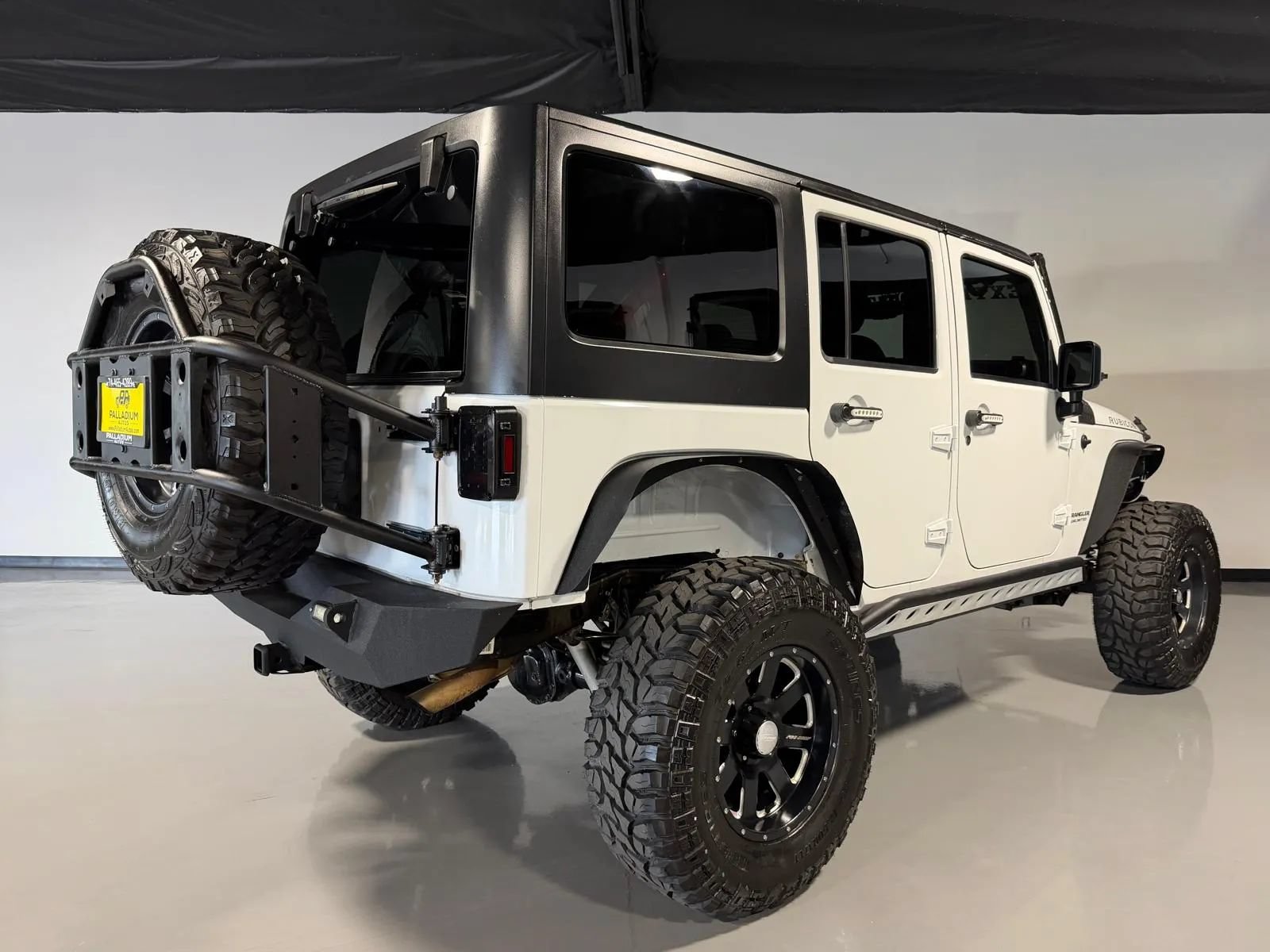 Used 2015 Jeep Wrangler Unlimited Rubicon w/ Connectivity Group AWD/4WD image 4