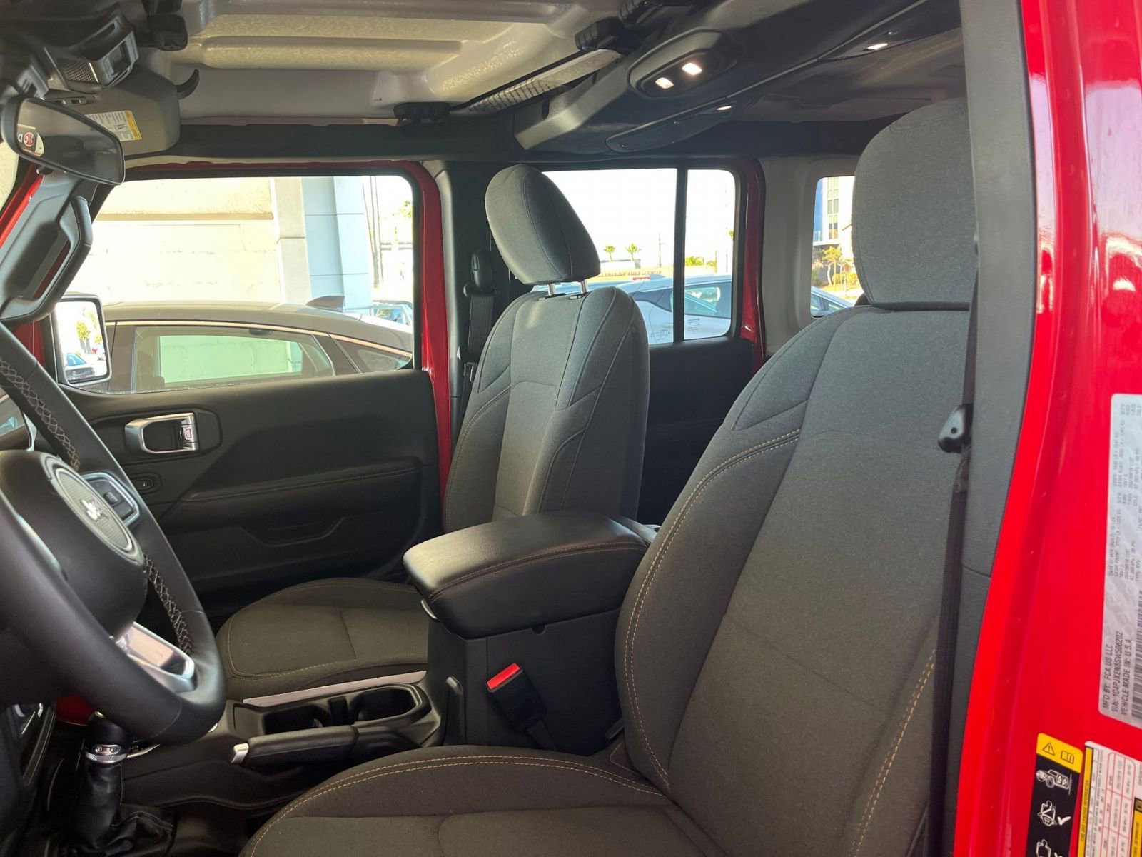 Used 2025 Jeep Wrangler Sahara image 27