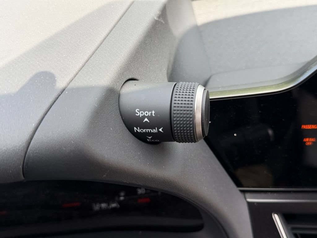 Used 2025 Lexus UX 300h AWD w/ Cold Area Package image 31