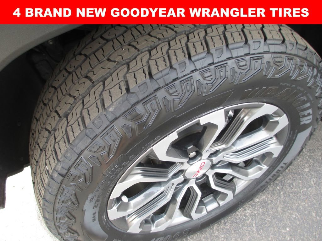 Used 2023 GMC Canyon Denali image 3