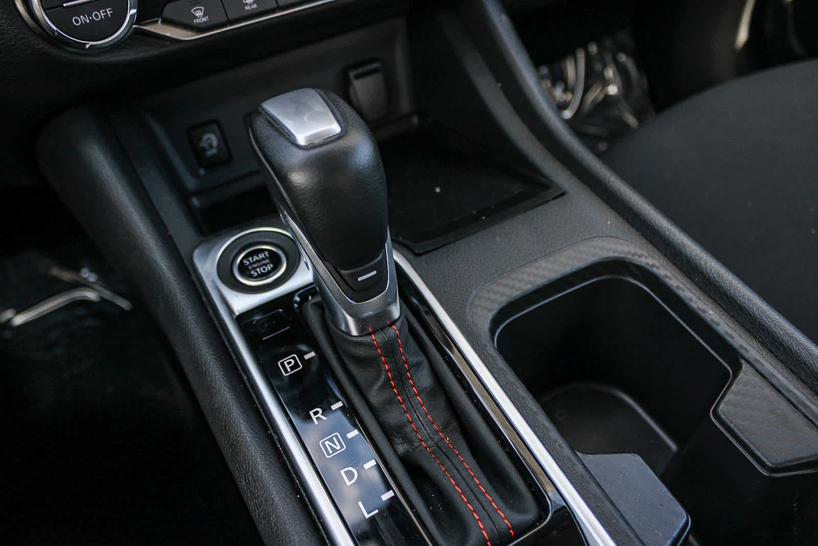 Used 2025 Nissan Sentra SR w/ Midnight Edition FWD image 19