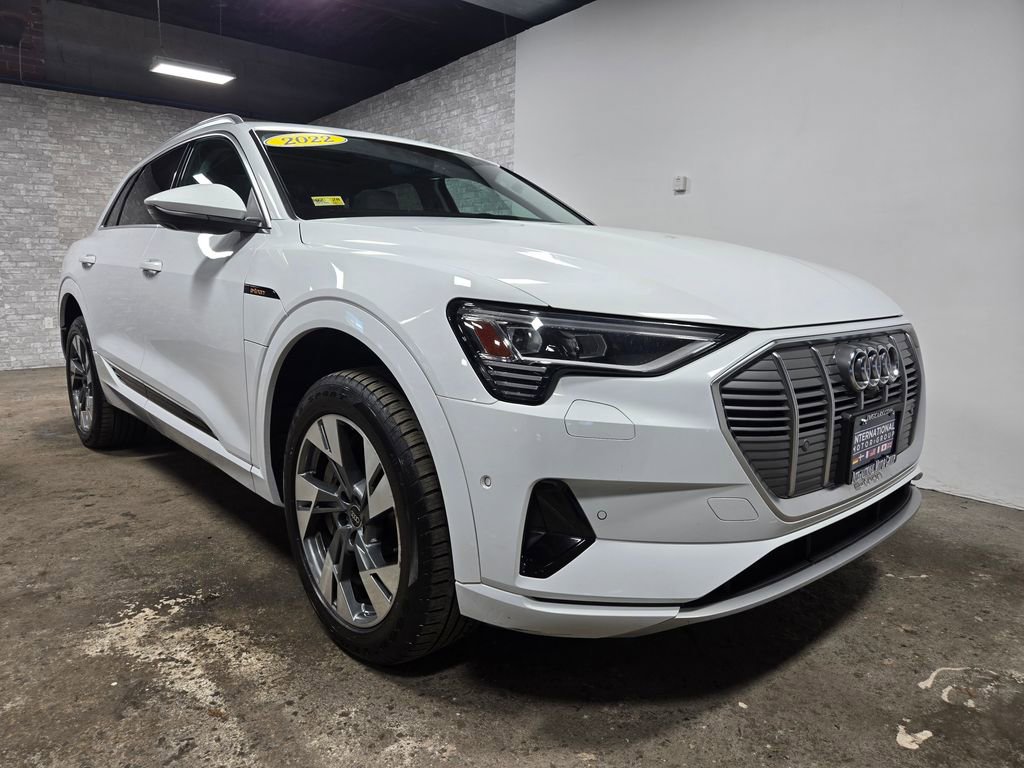 Used 2022 Audi e-tron Premium Plus w/ Premium Plus Package image 4