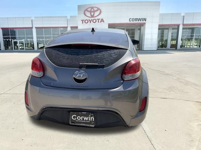 Used 2012 Hyundai Veloster FWD image 4