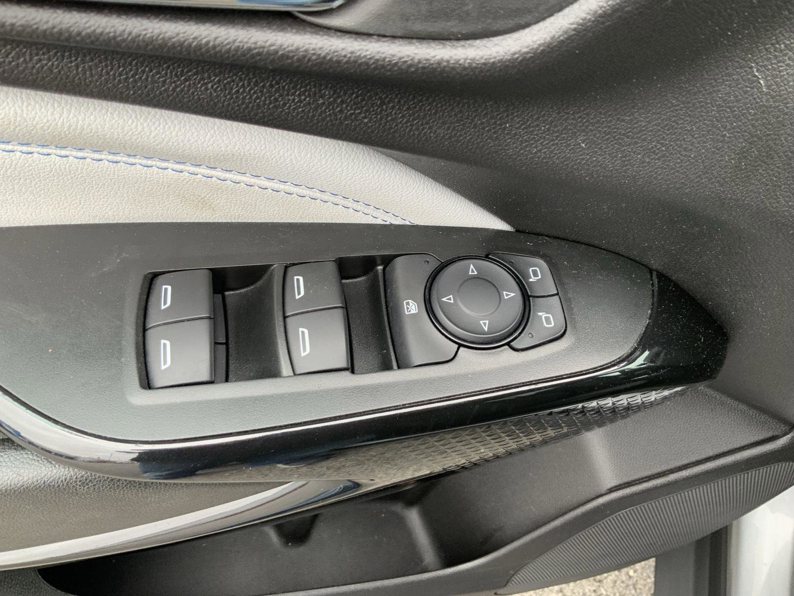 Used 2025 Chevrolet Trax LT w/ LT Convenience Package FWD image 22
