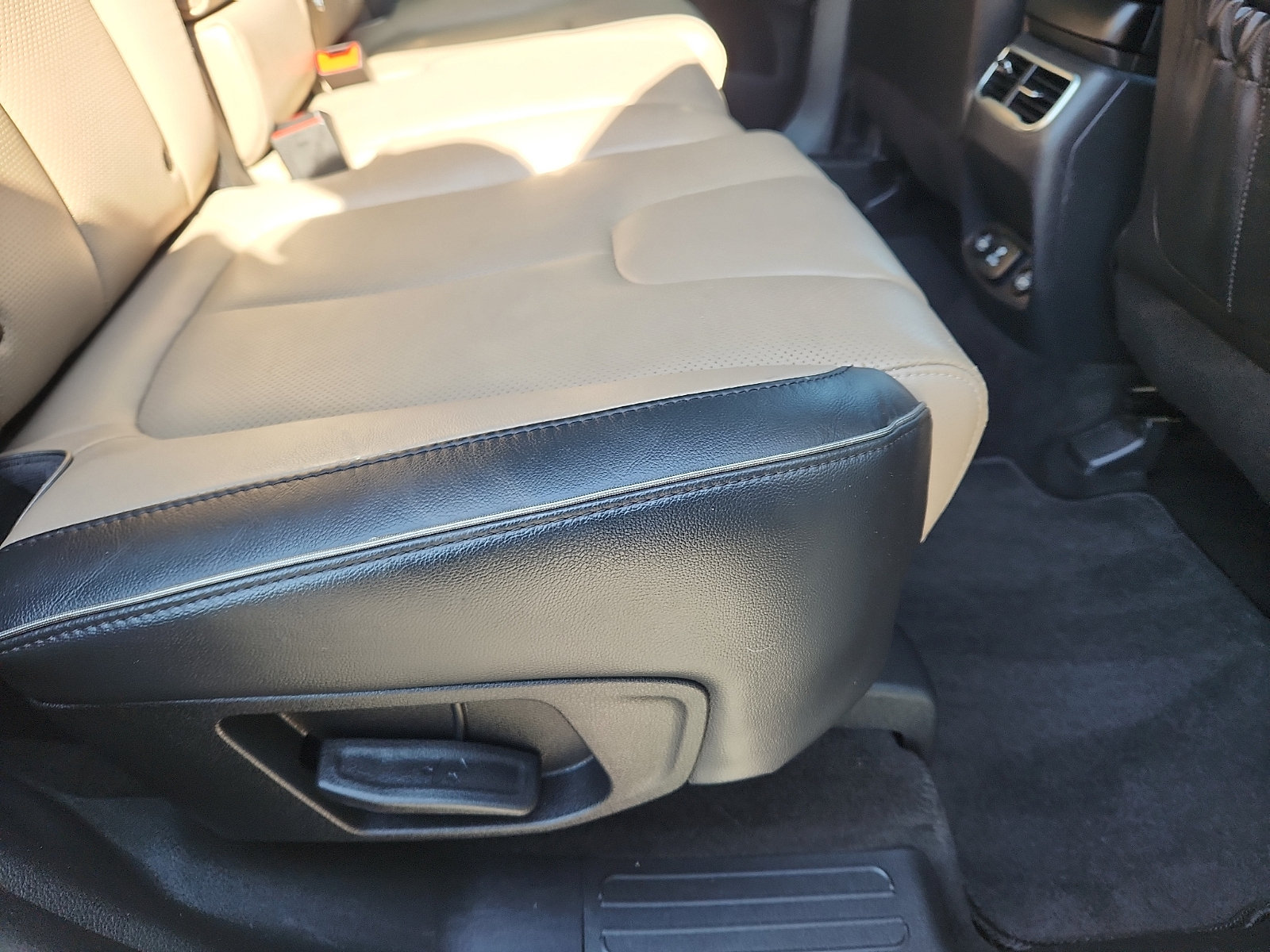 Used 2022 Hyundai Santa Fe Limited AWD/4WD image 31