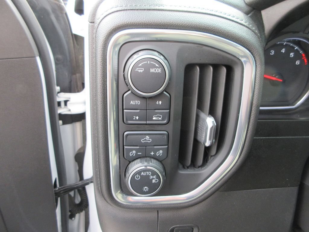 Certified 2021 Chevrolet Silverado 1500 LT w/ Convenience Package II AWD/4WD image 24