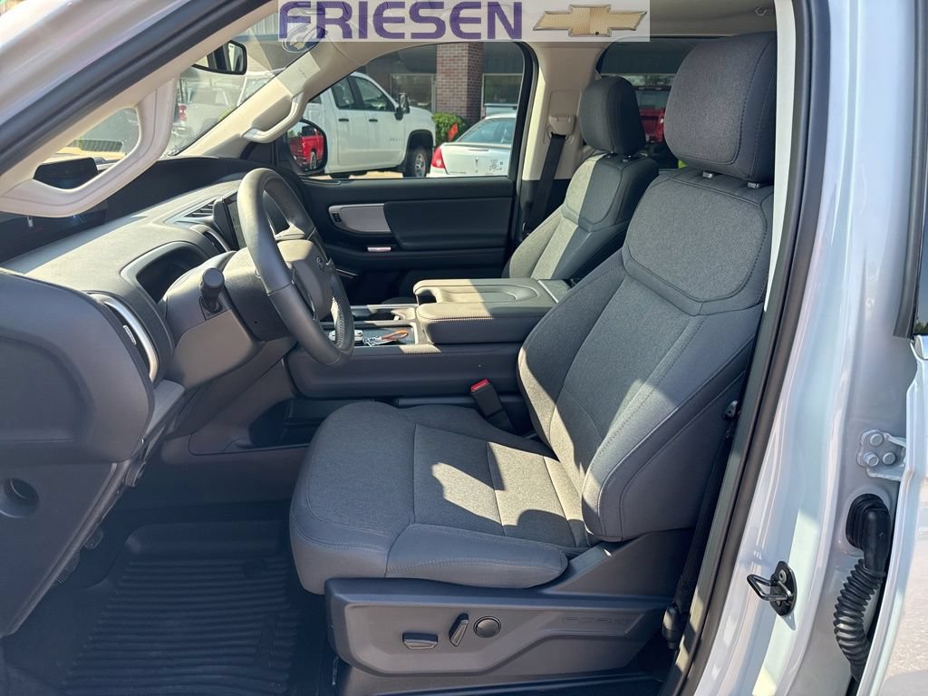 Used 2025 Ford Expedition Active AWD/4WD image 8
