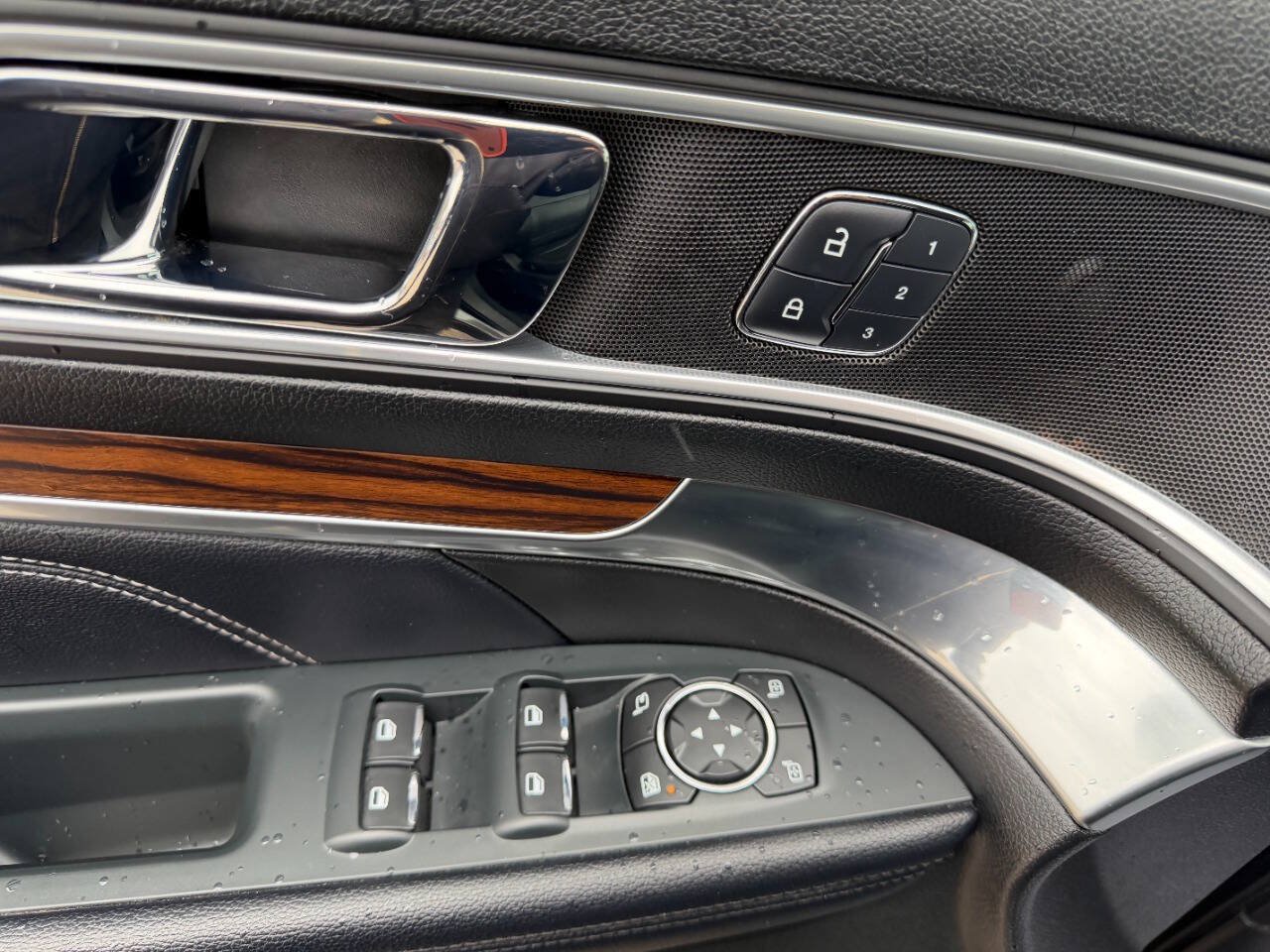 Used 2018 Ford Explorer Limited AWD/4WD image 16