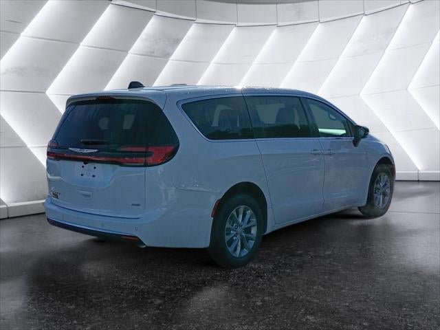 New 2026 Chrysler Pacifica Select image 22