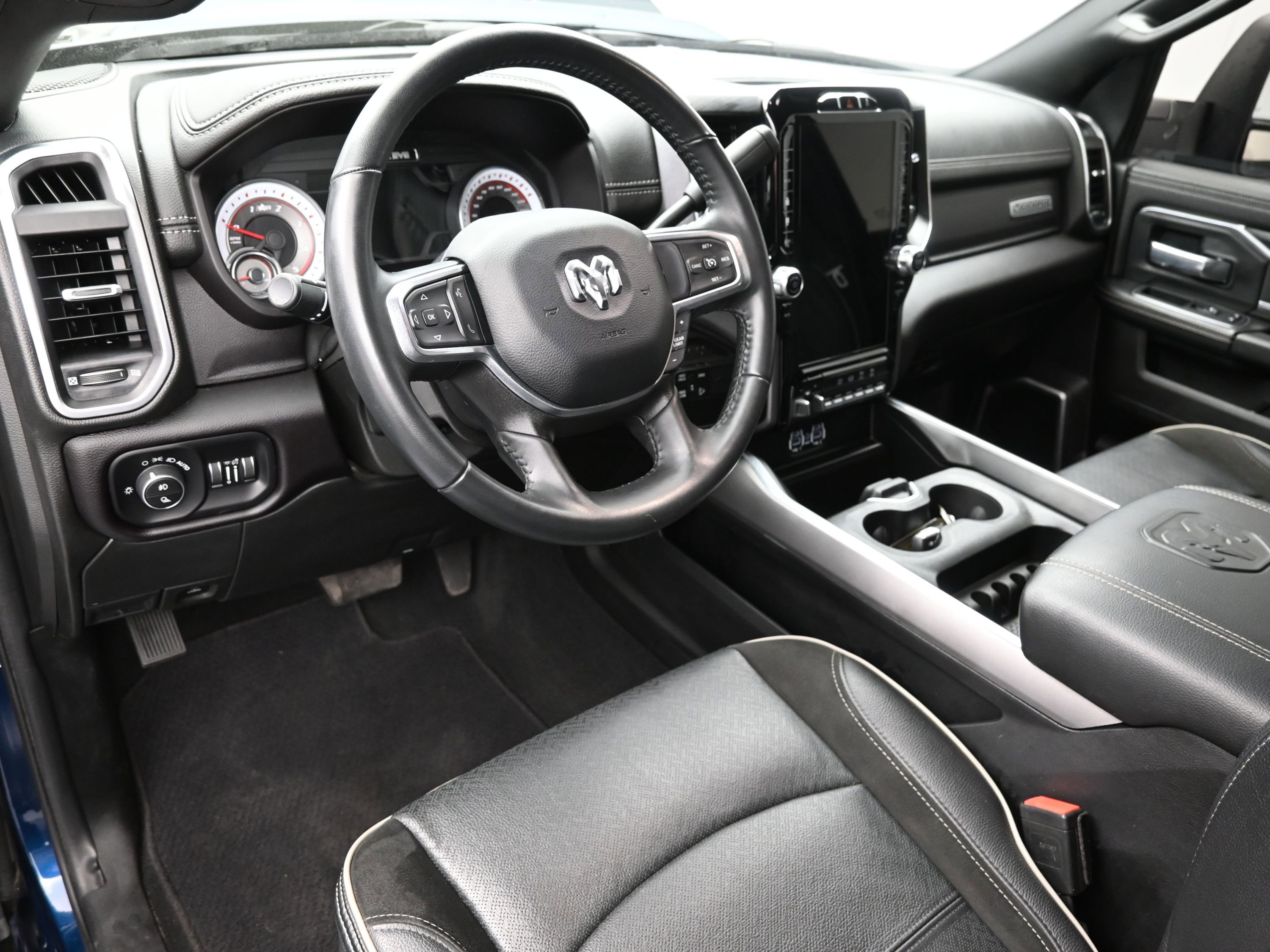 Used 2023 RAM 2500 Laramie w/ Night Edition image 22