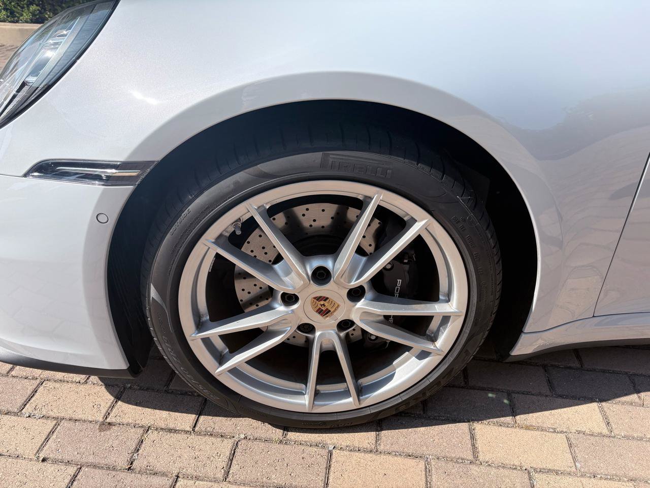 Used 2025 Porsche 911 Carrera RWD image 4