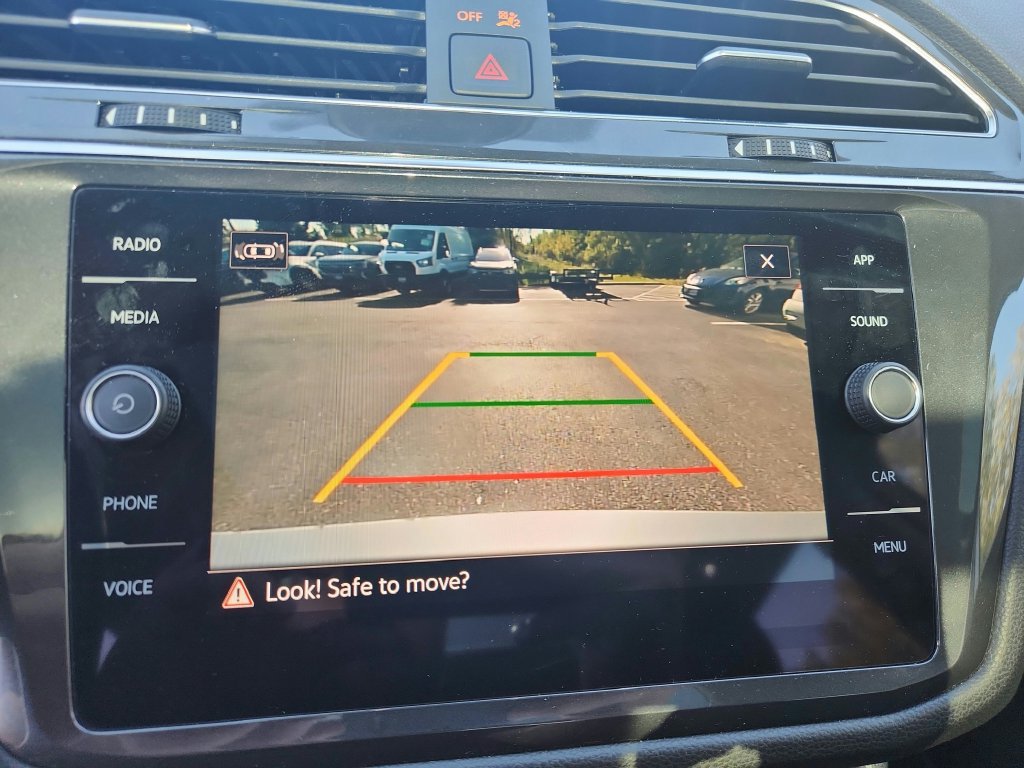 Certified 2023 Volkswagen Tiguan SE w/ Panoramic Sunroof Package AWD/4WD image 17