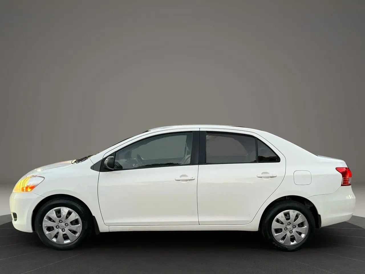 Used 2011 Toyota Yaris Sedan image 7