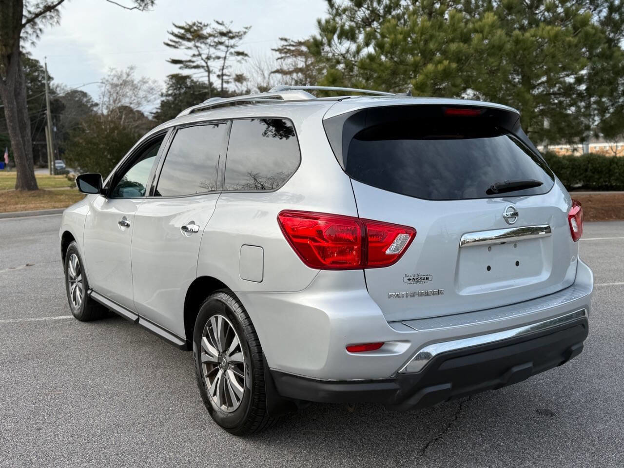 Used 2017 Nissan Pathfinder S image 9