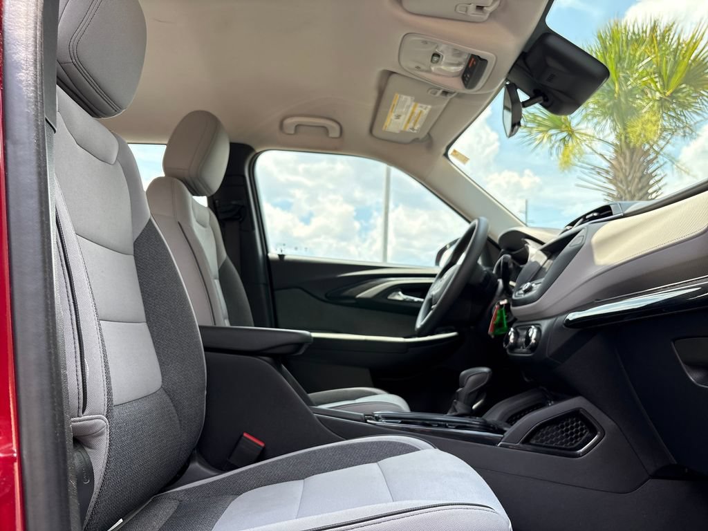Used 2021 Chevrolet TrailBlazer LS w/ LPO, Blackout Package FWD image 27