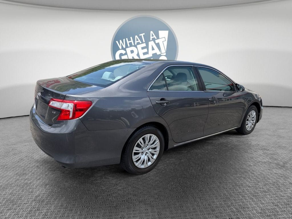 Used 2013 Toyota Camry LE FWD image 3