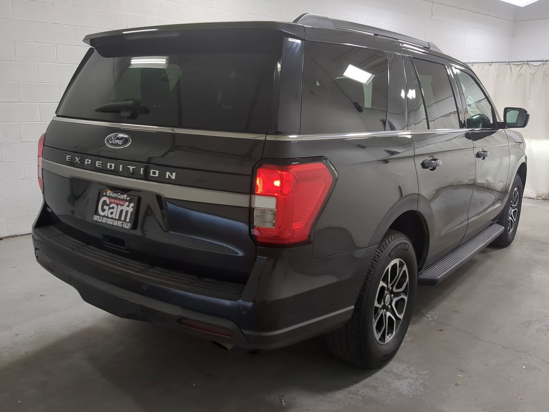 Used 2024 Ford Expedition XLT image 3