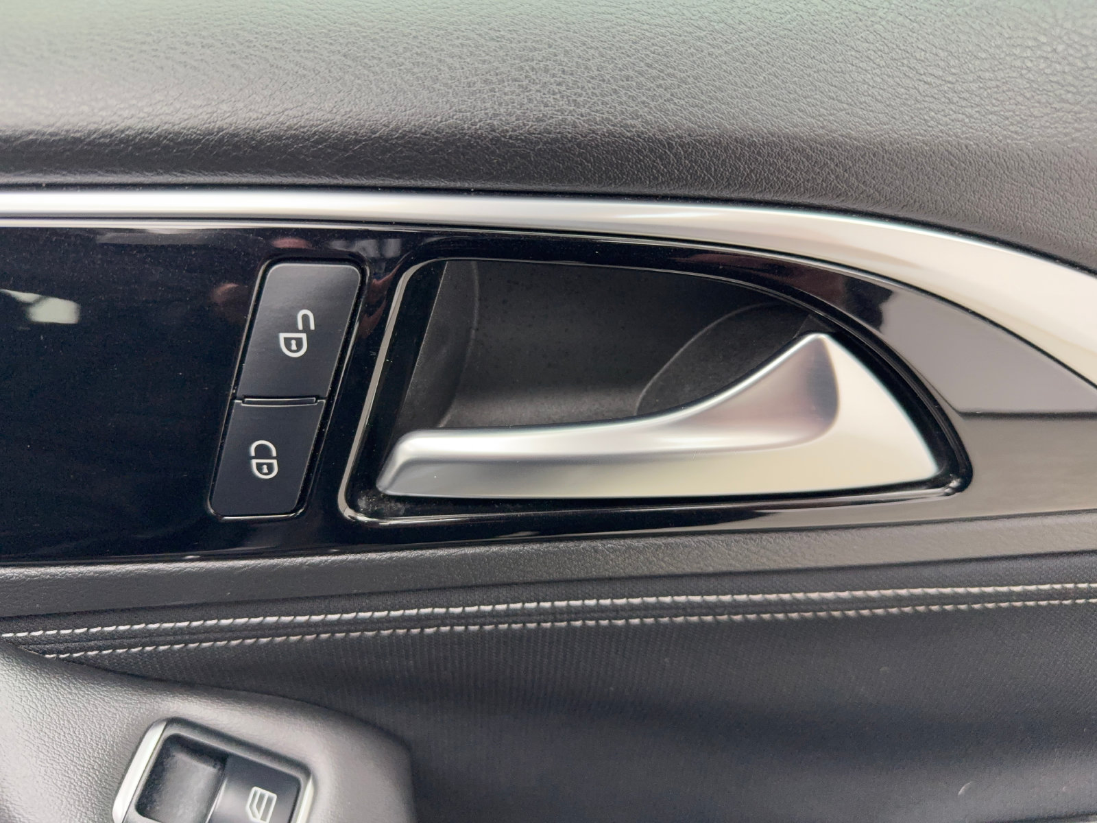 Used 2019 INFINITI QX30 FWD image 35
