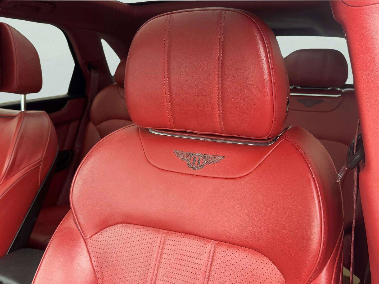 Used 2018 Bentley Bentayga AWD/4WD image 26