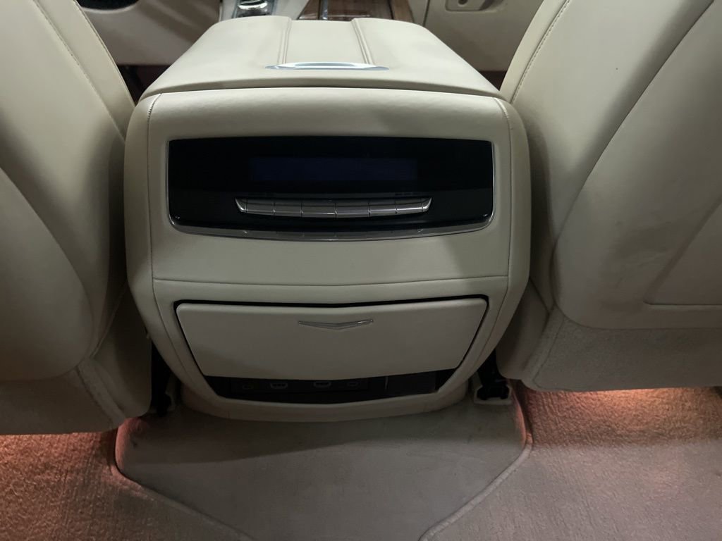 Used 2021 Cadillac Escalade Premium Luxury Platinum AWD/4WD image 32
