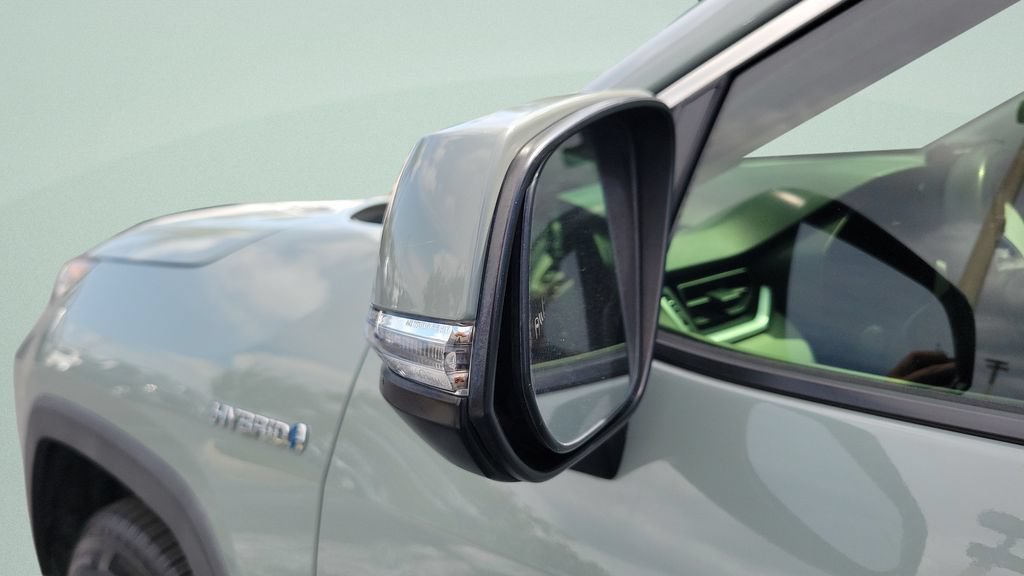 Used 2020 Toyota RAV4 XLE AWD/4WD image 31