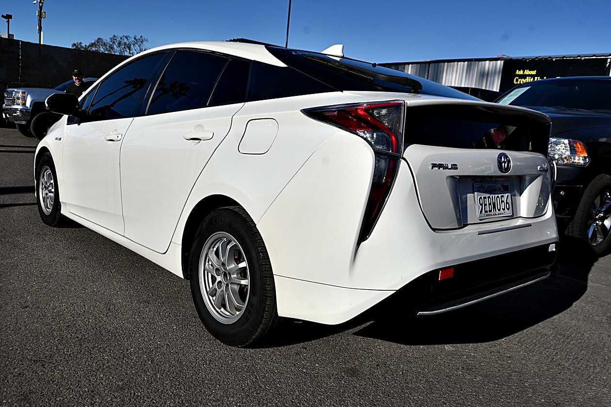Used 2016 Toyota Prius Two FWD image 5